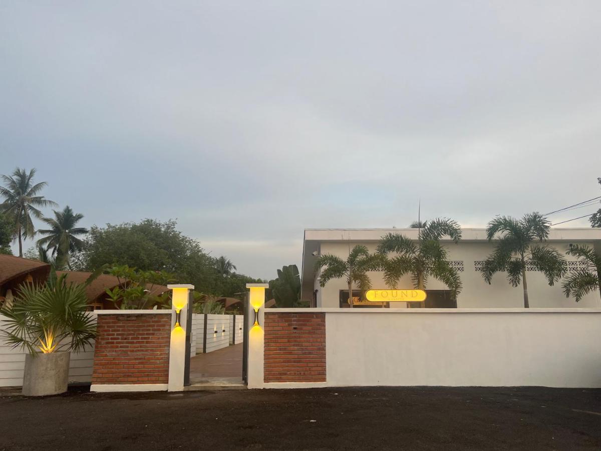 Hotel Found Mansion Pantai Cenang  Esterno foto