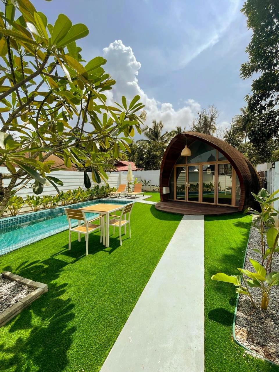 Hotel Found Mansion Pantai Cenang  Esterno foto