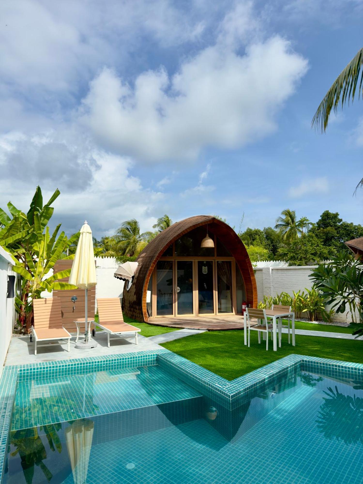 Hotel Found Mansion Pantai Cenang  Esterno foto